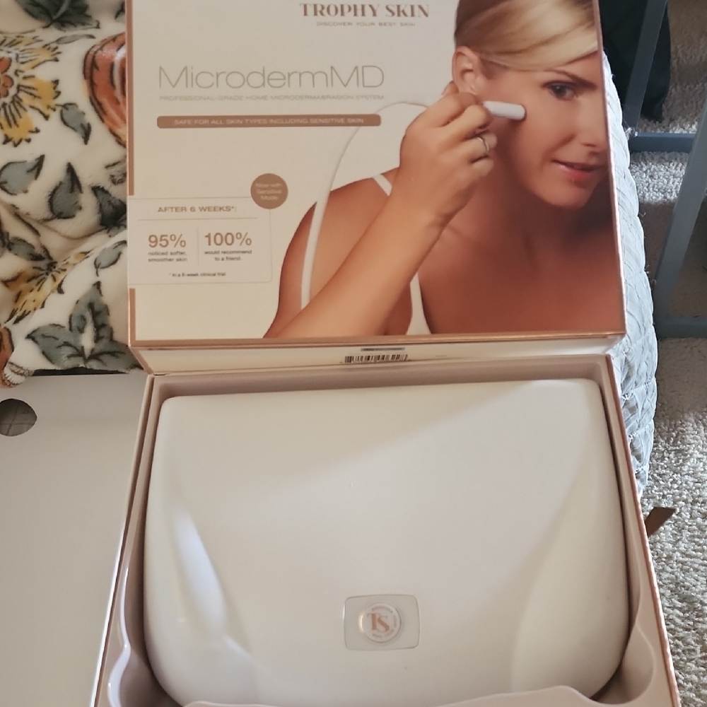 Trophy Skin MicrodermMD White Skincare Tool